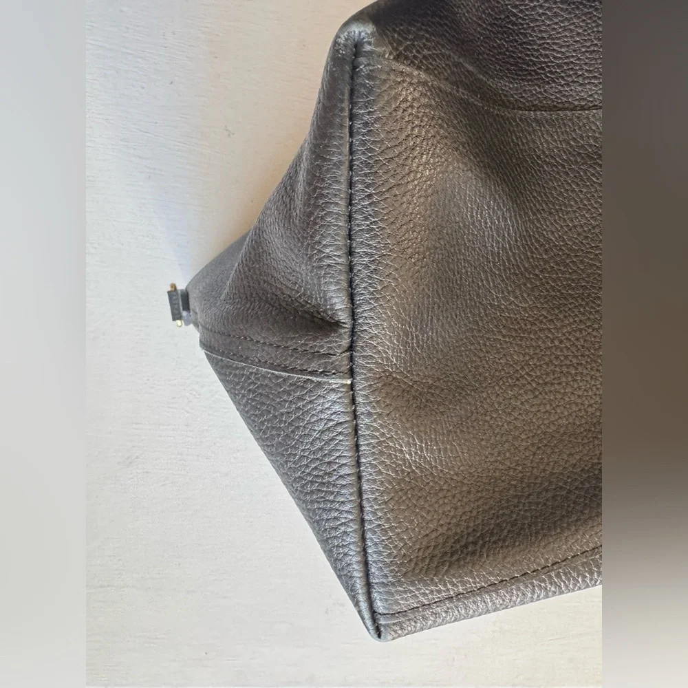 Cuyana Cuyana Leather Zippered Tote in Black Pebbled Leather - Picture 11 of 12